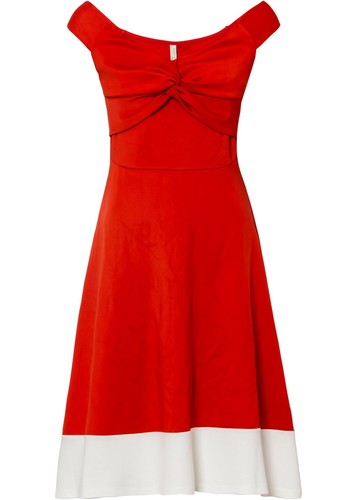 Kleid mit asymetrischer - , saum